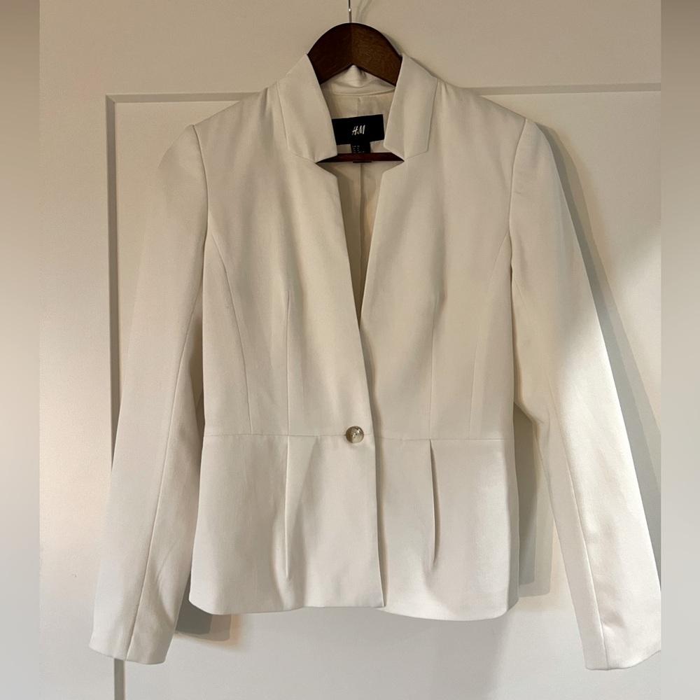 🤍H&M White Blazer (Size 6)